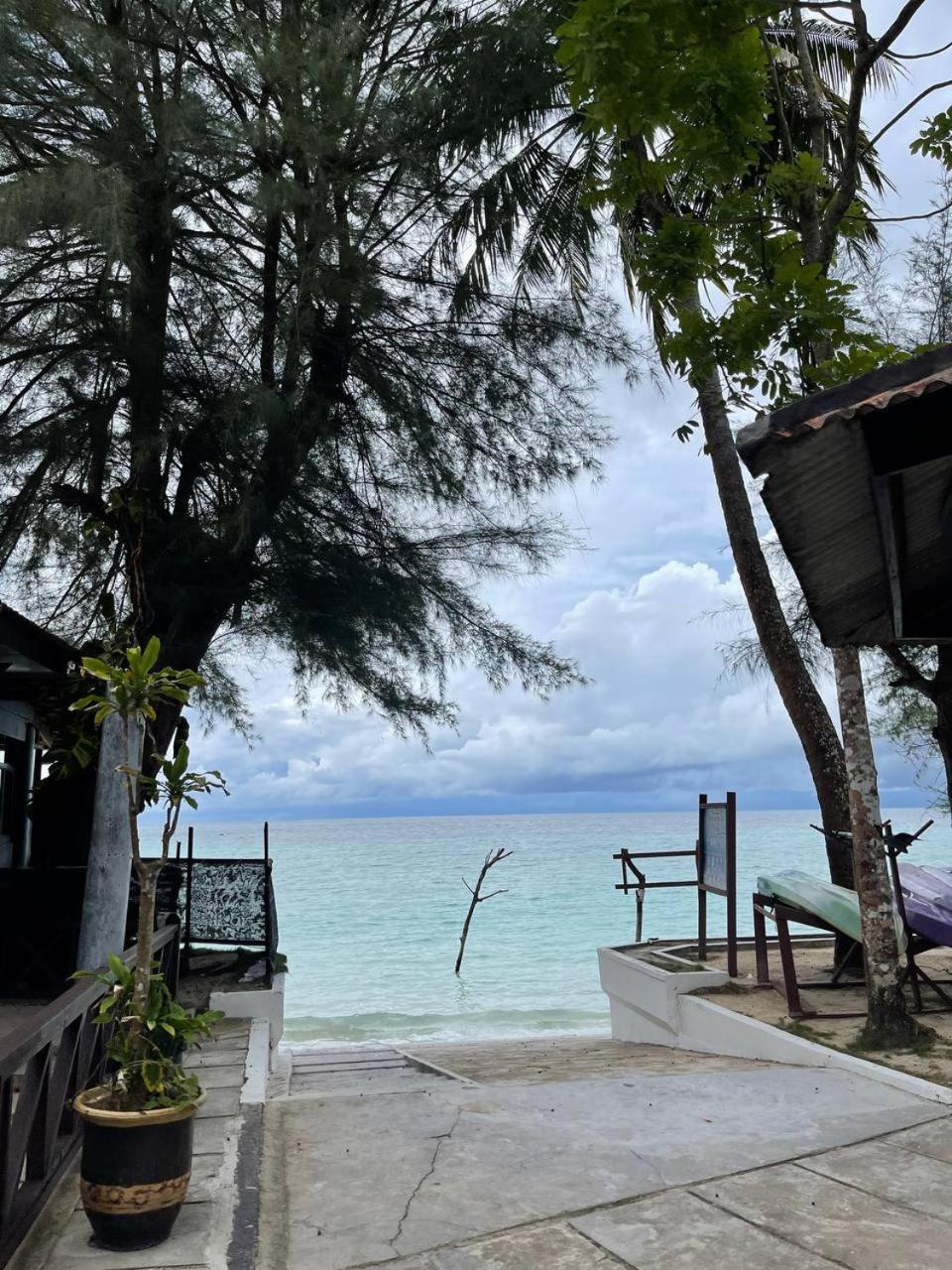 Beach Resort - Arwana Perhentian Besar Kampung Kuala Besut Buitenkant foto